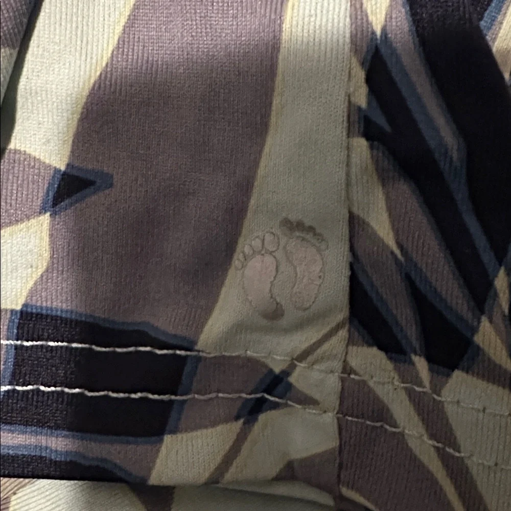 Hang 🦶 Ten | Surfing Tops
X2 - Picture 2 of 6